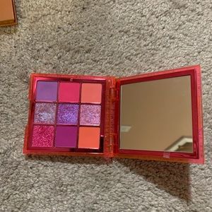 Huda Beuaty Neon Obsessions in Pink